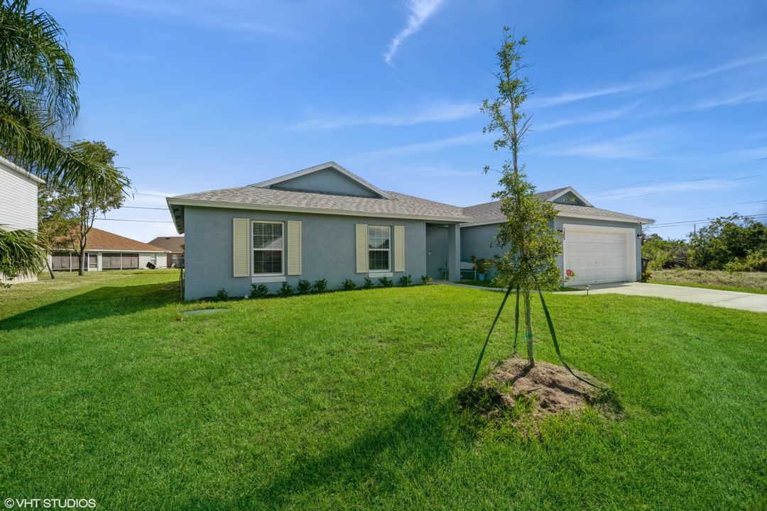 For Sale: $424,900 (4 beds, 2 baths, 1915 Square Feet)