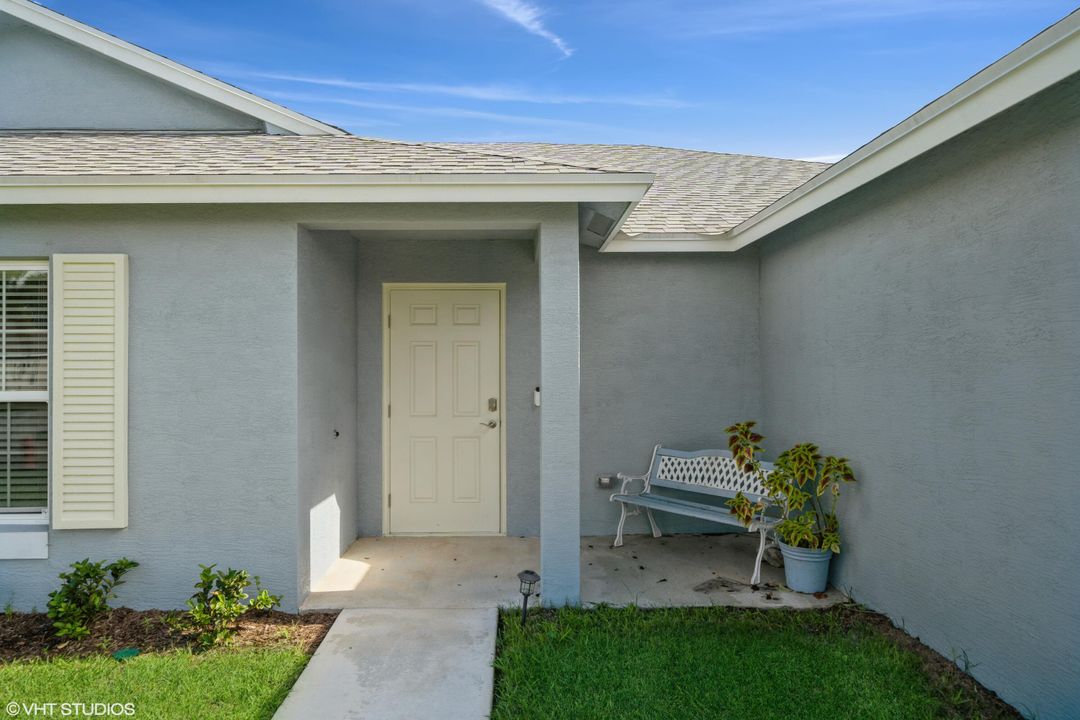 For Sale: $424,900 (4 beds, 2 baths, 1915 Square Feet)