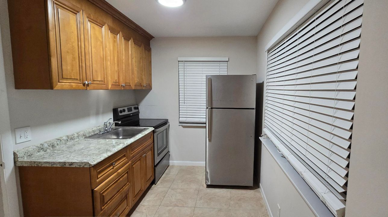 For Rent: $1,700 (1 beds, 1 baths, 350 Square Feet)