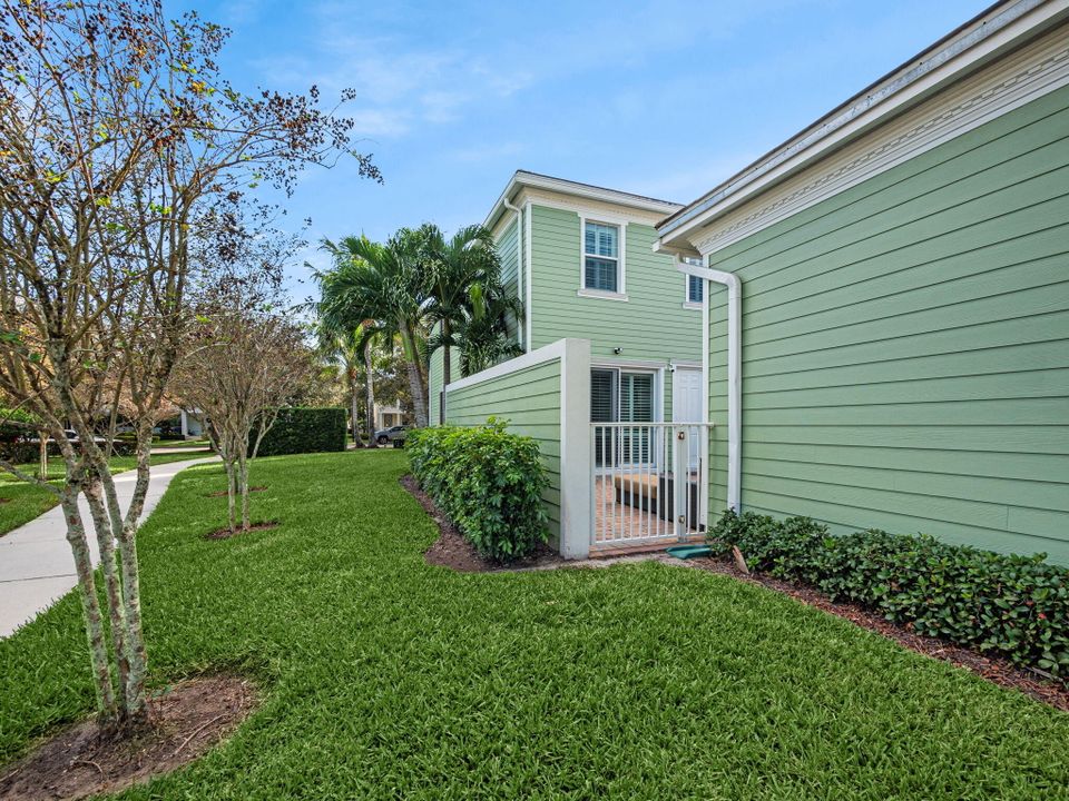 For Sale: $740,000 (3 beds, 2 baths, 1890 Square Feet)