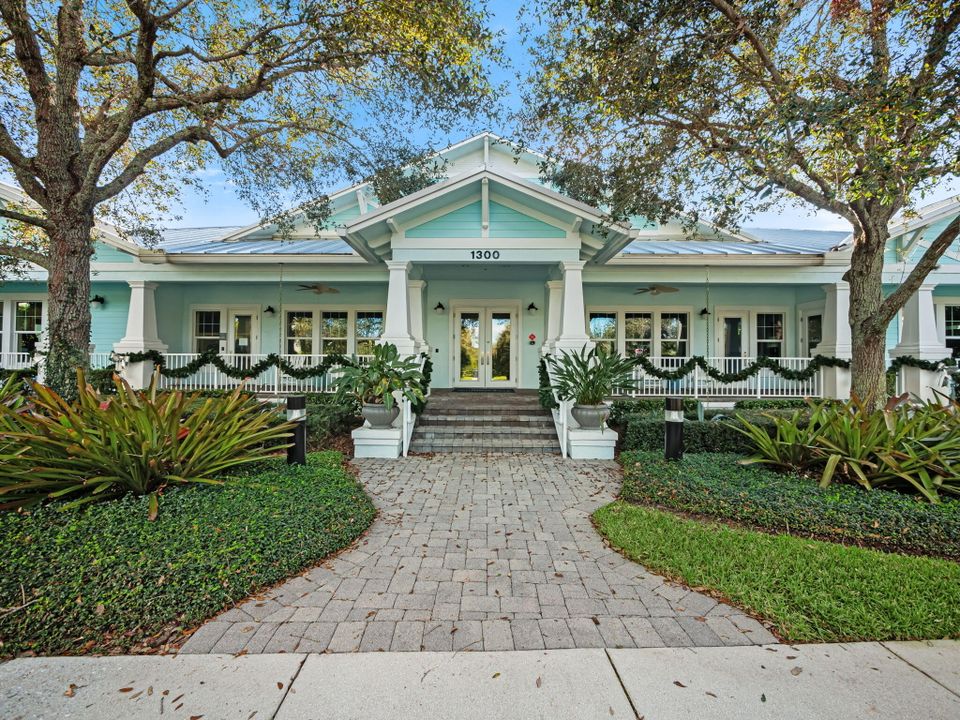 For Sale: $740,000 (3 beds, 2 baths, 1890 Square Feet)