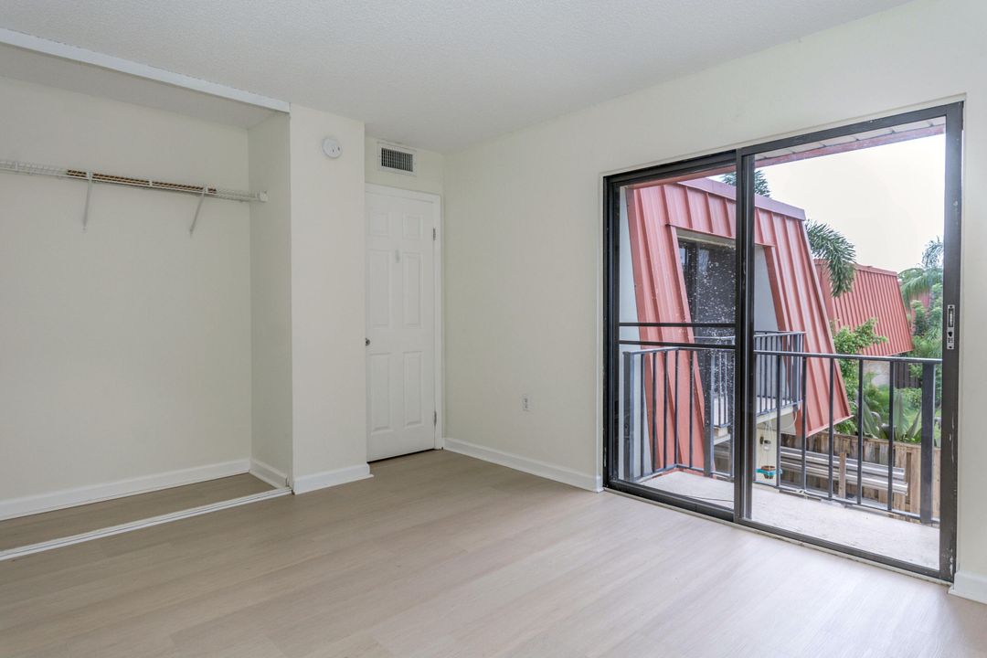 For Sale: $335,000 (2 beds, 2 baths, 1184 Square Feet)