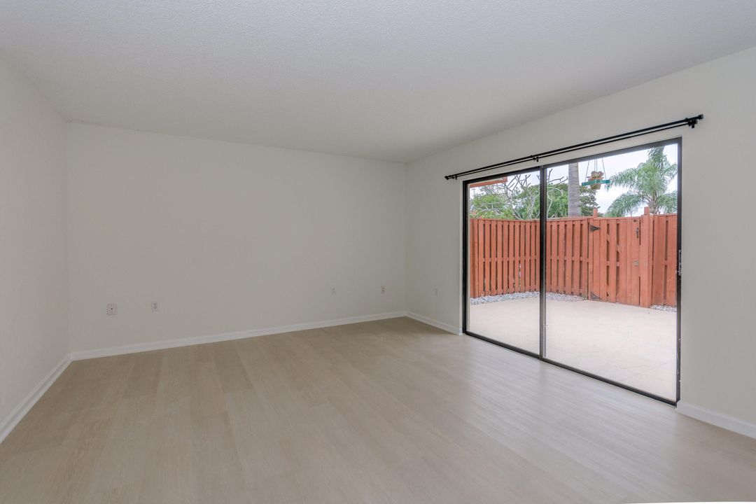 For Sale: $335,000 (2 beds, 2 baths, 1184 Square Feet)