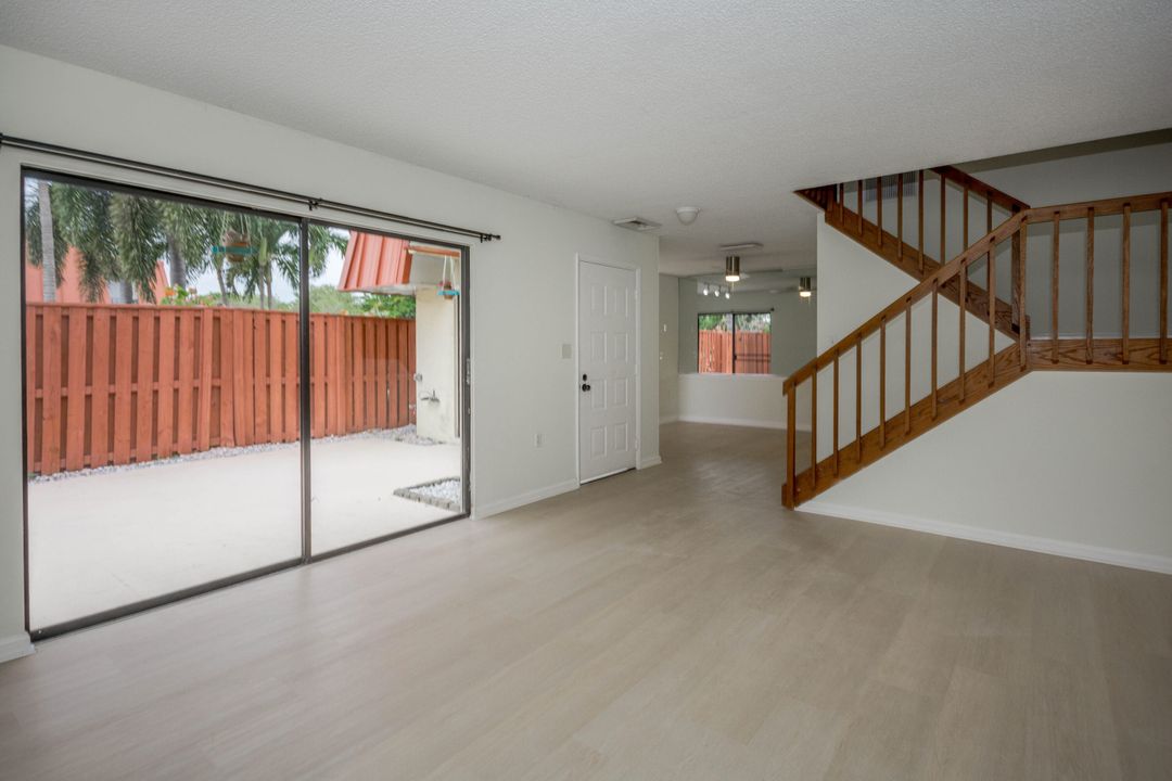 For Sale: $335,000 (2 beds, 2 baths, 1184 Square Feet)