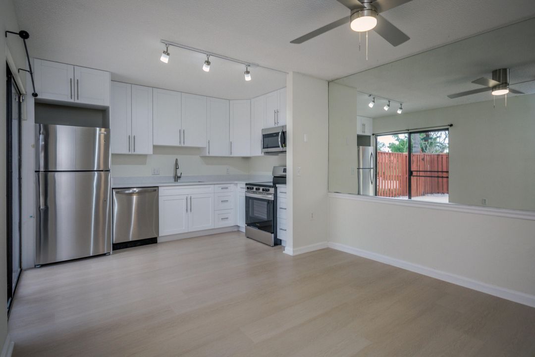 For Sale: $335,000 (2 beds, 2 baths, 1184 Square Feet)