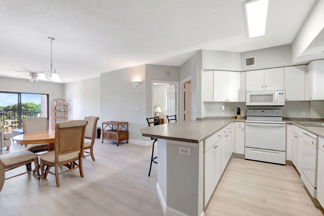 For Sale: $365,000 (2 beds, 2 baths, 1211 Square Feet)