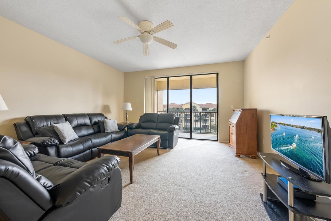 For Sale: $415,000 (2 beds, 2 baths, 1192 Square Feet)