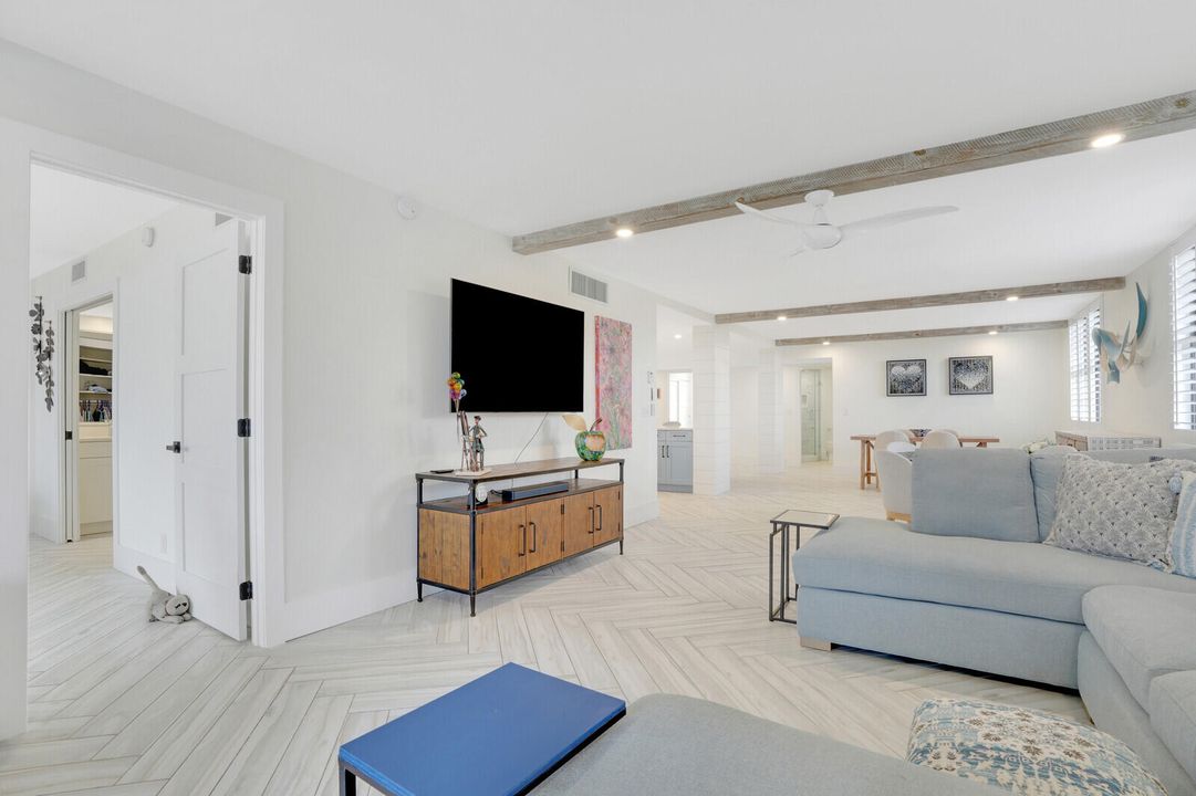 For Sale: $1,095,000 (3 beds, 2 baths, 1663 Square Feet)