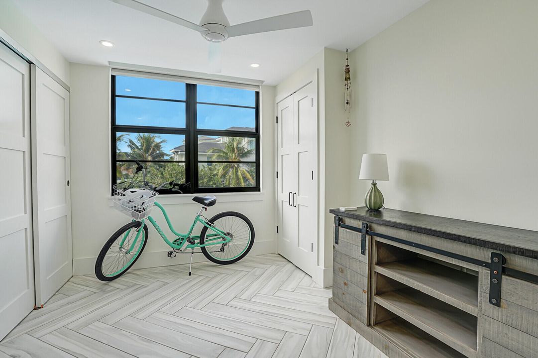 For Sale: $1,095,000 (3 beds, 2 baths, 1663 Square Feet)