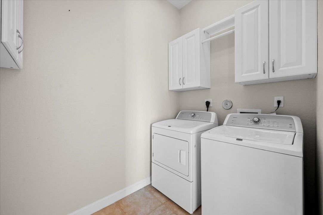 For Rent: $2,700 (2 beds, 2 baths, 1357 Square Feet)