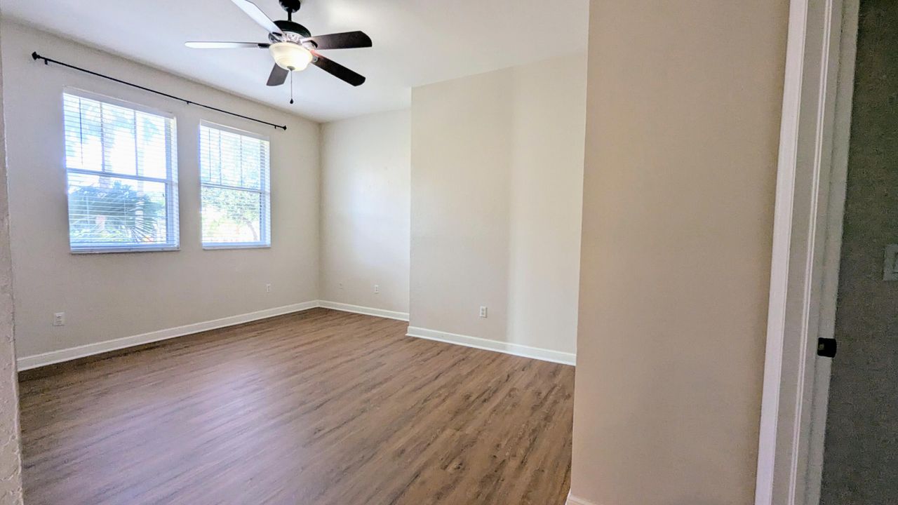 For Rent: $2,700 (2 beds, 2 baths, 1357 Square Feet)