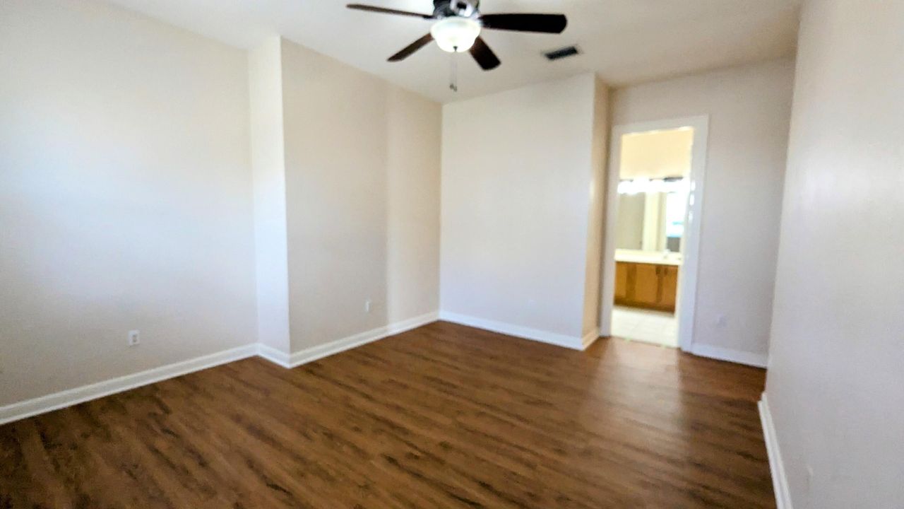 For Rent: $2,700 (2 beds, 2 baths, 1357 Square Feet)