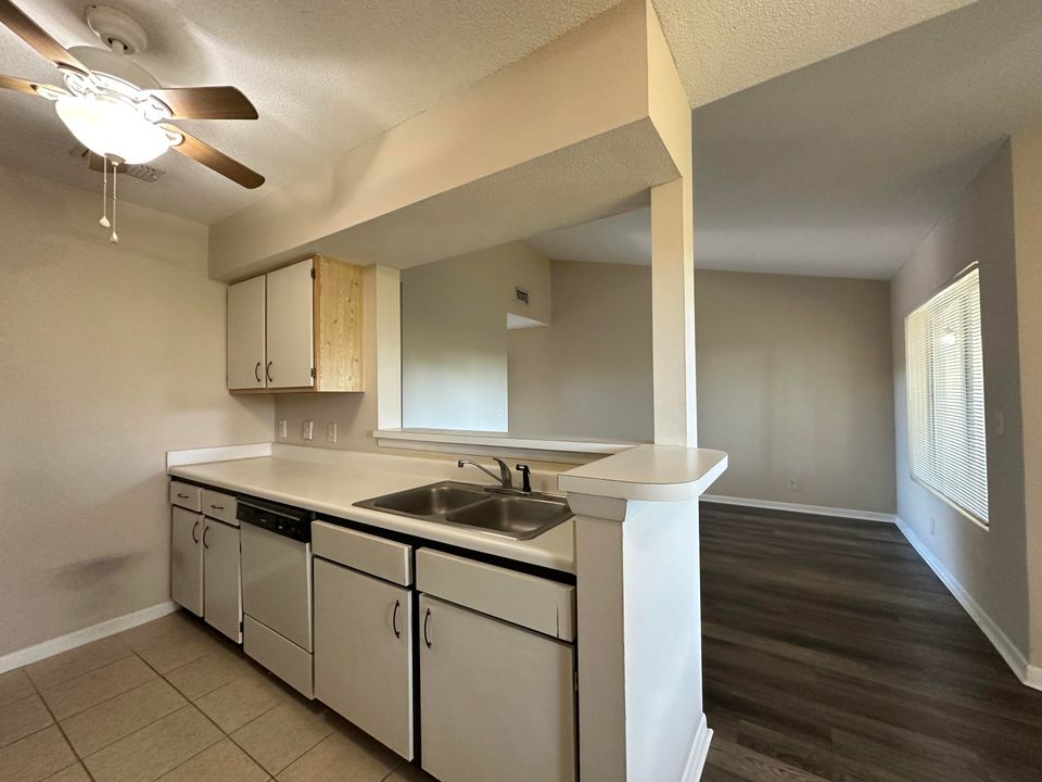 For Sale: $185,000 (1 beds, 1 baths, 768 Square Feet)