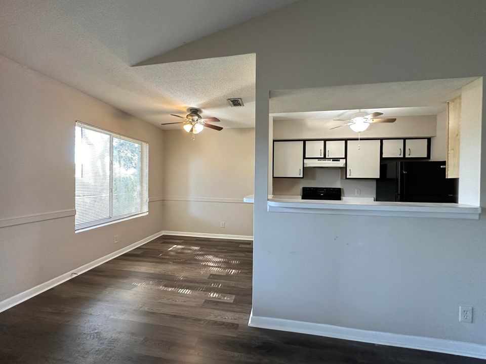 For Sale: $185,000 (1 beds, 1 baths, 768 Square Feet)