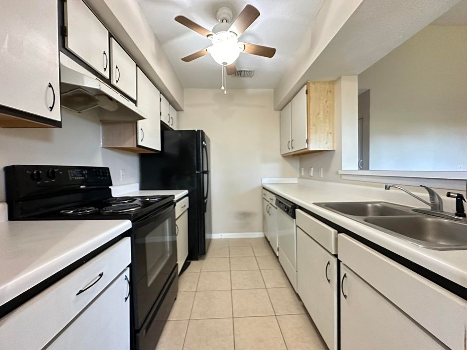 For Sale: $185,000 (1 beds, 1 baths, 768 Square Feet)