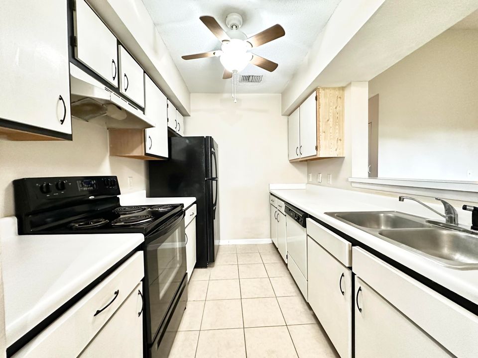 For Sale: $185,000 (1 beds, 1 baths, 768 Square Feet)