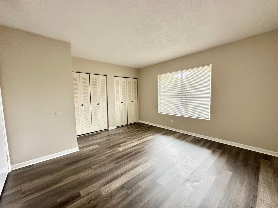 For Sale: $185,000 (1 beds, 1 baths, 768 Square Feet)