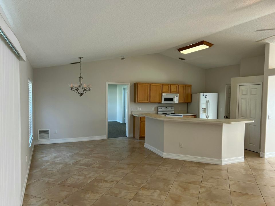 For Sale: $374,900 (3 beds, 2 baths, 1594 Square Feet)