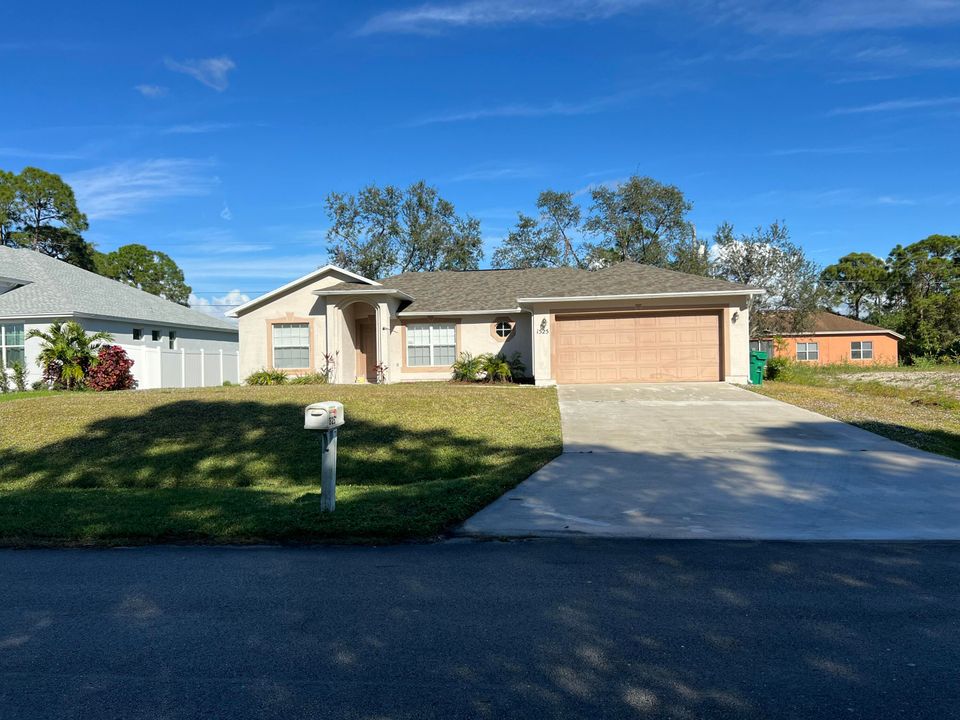 For Sale: $374,900 (3 beds, 2 baths, 1594 Square Feet)