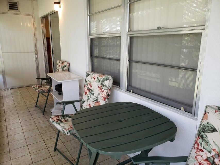 For Sale: $150,000 (2 beds, 1 baths, 840 Square Feet)