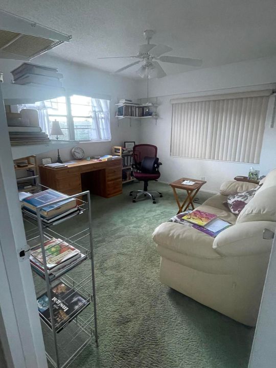 For Sale: $150,000 (2 beds, 1 baths, 840 Square Feet)