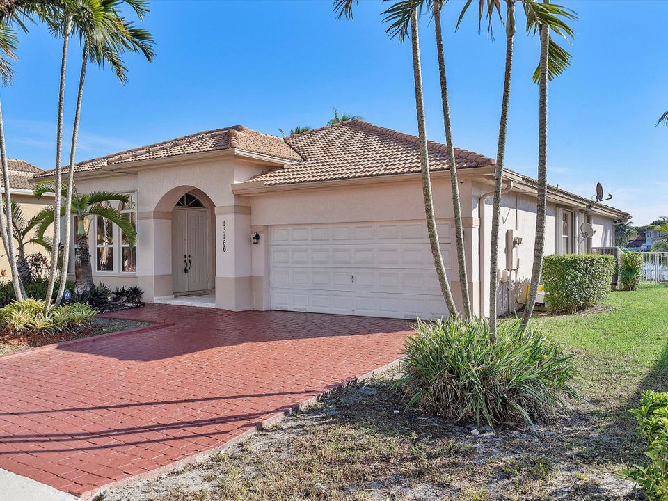 For Sale: $860,000 (3 beds, 2 baths, 2280 Square Feet)