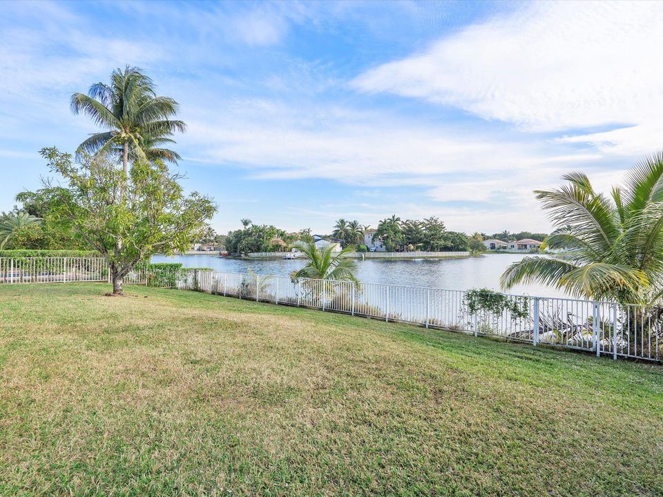 For Sale: $860,000 (3 beds, 2 baths, 2280 Square Feet)