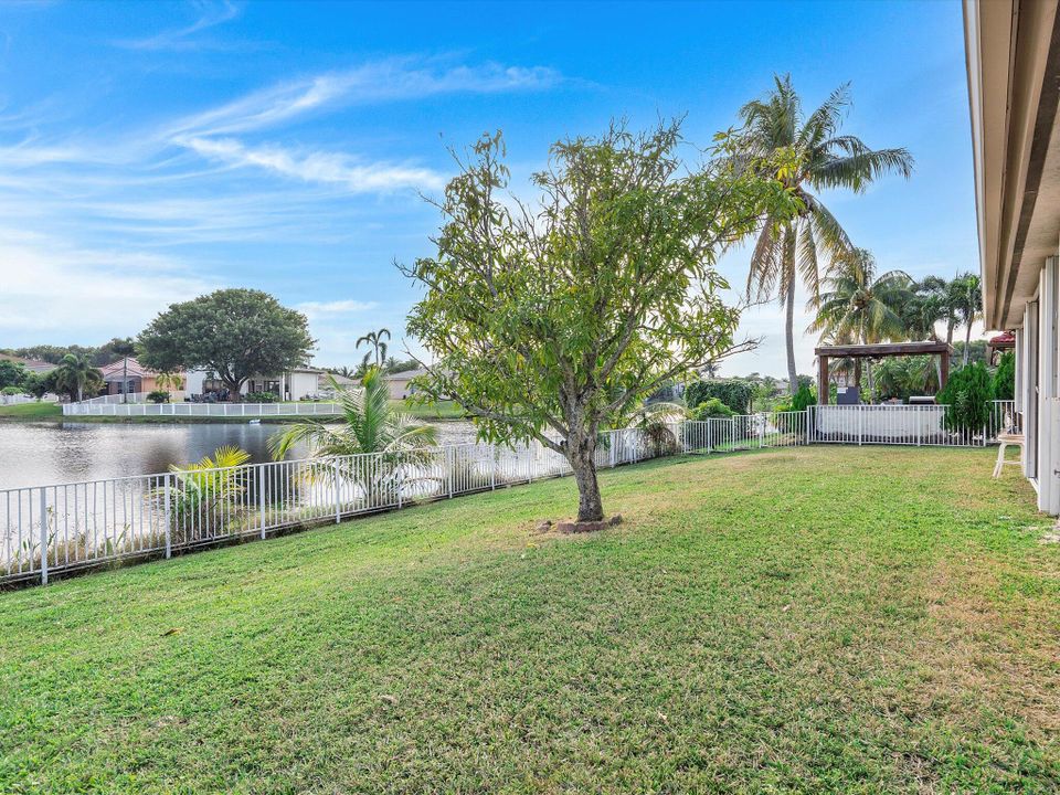 For Sale: $860,000 (3 beds, 2 baths, 2280 Square Feet)