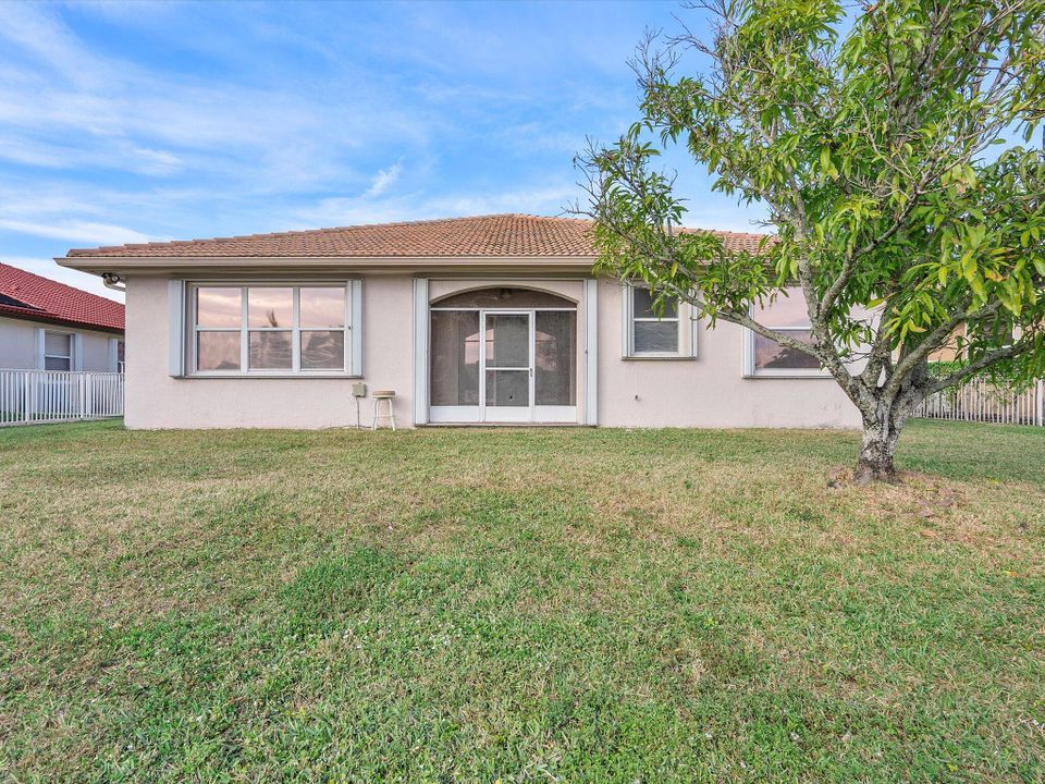 For Sale: $860,000 (3 beds, 2 baths, 2280 Square Feet)