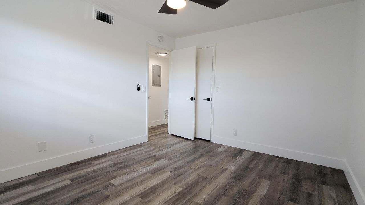 For Sale: $169,900 (2 beds, 2 baths, 982 Square Feet)