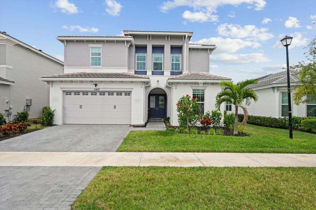 For Sale: $899,990 (6 beds, 5 baths, 4102 Square Feet)