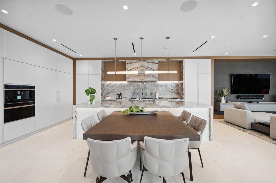 На продажу: $45,000,000 (6 спален, 6 ванн, 12912 Квадратных фут)