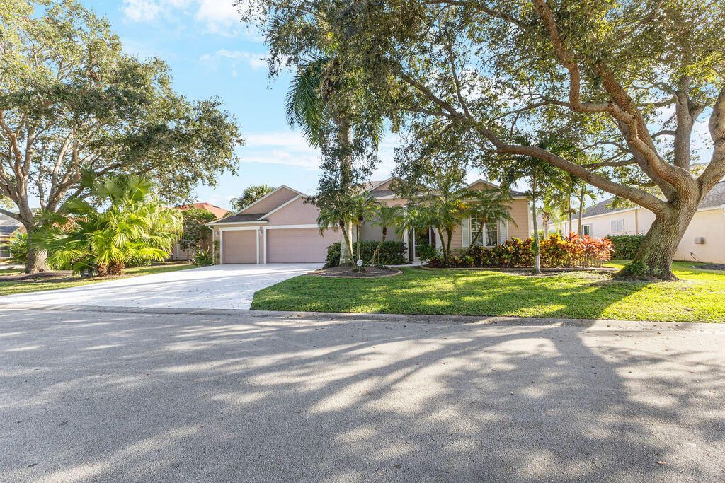 For Sale: $525,000 (3 beds, 2 baths, 2453 Square Feet)