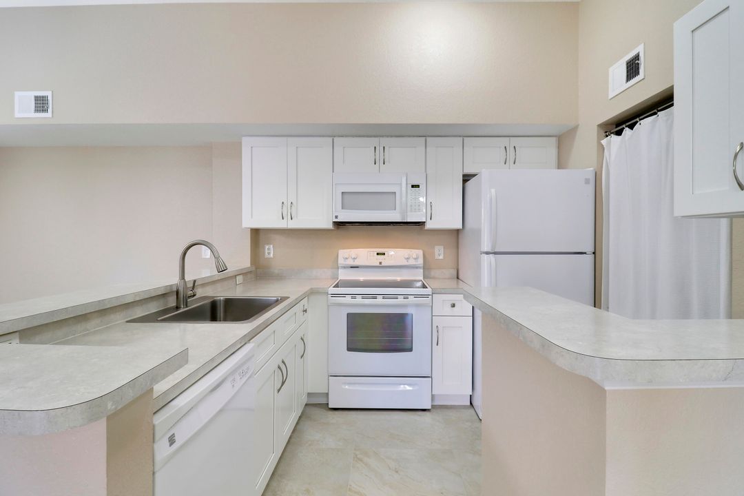 For Rent: $1,900 (2 beds, 2 baths, 1033 Square Feet)