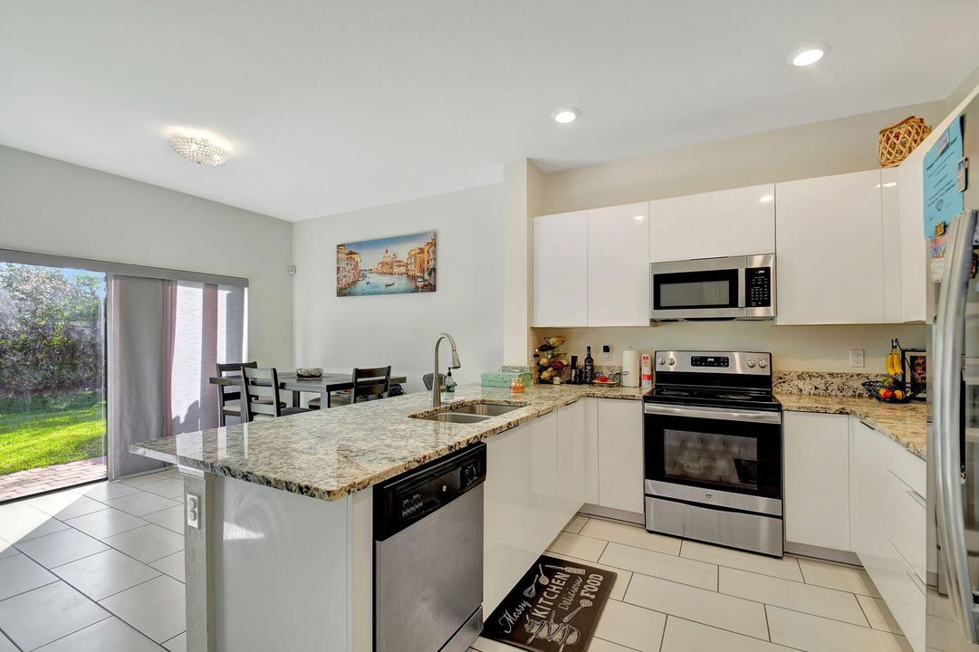 For Sale: $425,000 (3 beds, 2 baths, 1718 Square Feet)