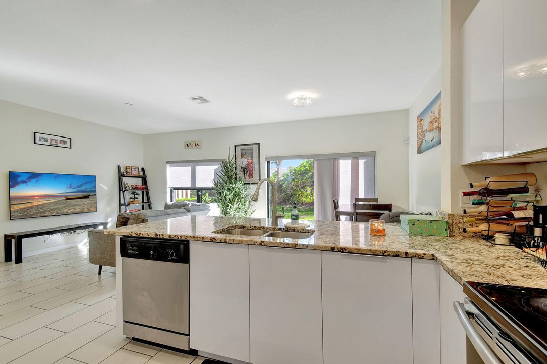 For Sale: $425,000 (3 beds, 2 baths, 1718 Square Feet)