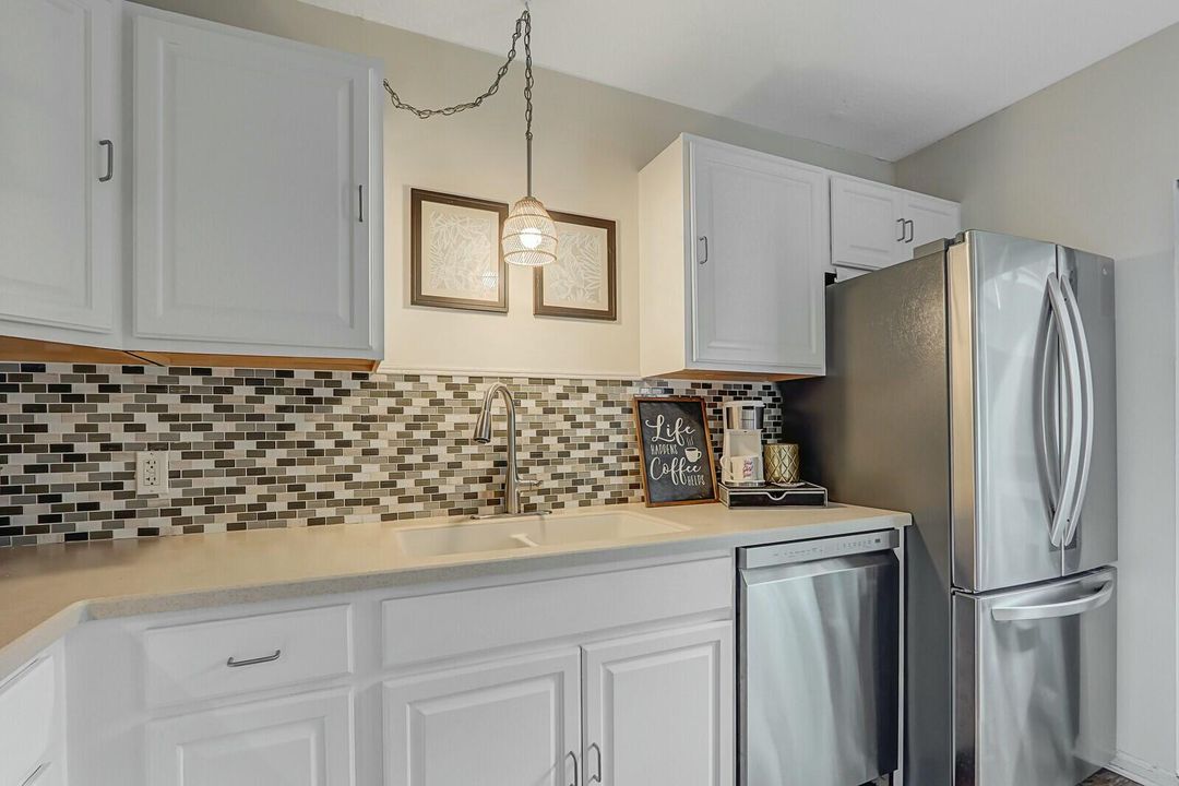 For Sale: $359,300 (2 beds, 2 baths, 1236 Square Feet)