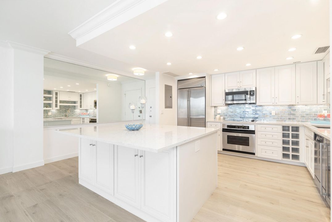 For Sale: $3,495,000 (2 beds, 2 baths, 1225 Square Feet)