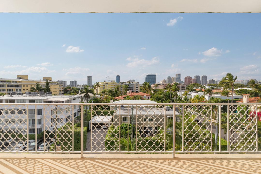 For Sale: $3,495,000 (2 beds, 2 baths, 1225 Square Feet)