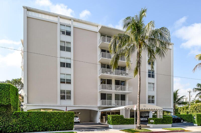 For Sale: $3,495,000 (2 beds, 2 baths, 1225 Square Feet)