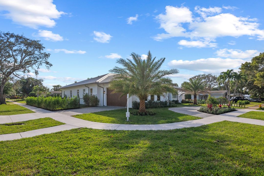 For Sale: $2,300,000 (4 beds, 3 baths, 2579 Square Feet)