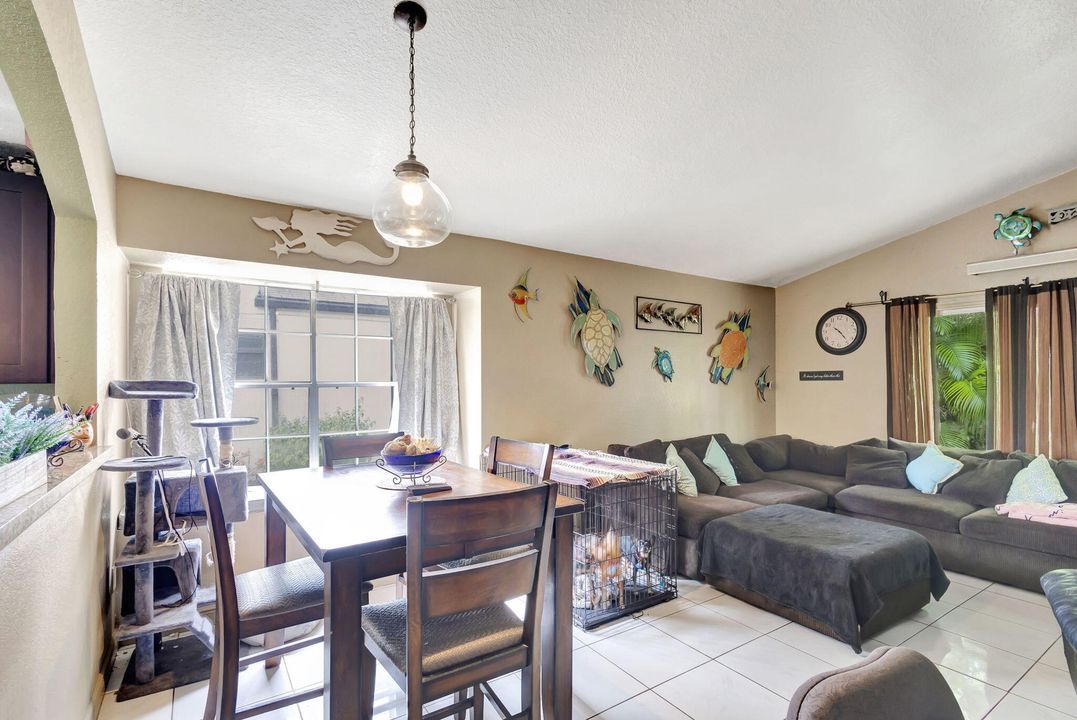 For Sale: $450,000 (4 beds, 2 baths, 1800 Square Feet)