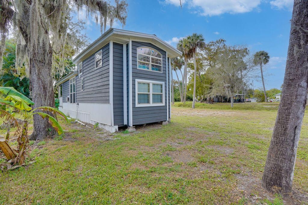 For Sale: $270,000 (3 beds, 2 baths, 792 Square Feet)