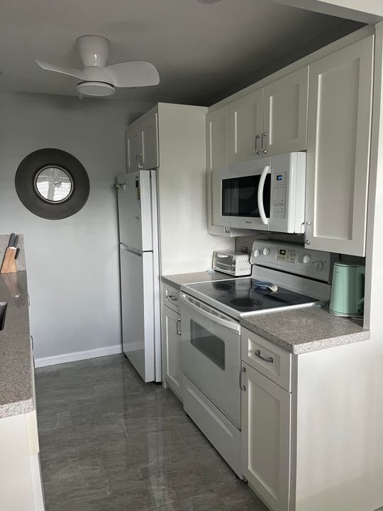 For Rent: $3,100 (2 beds, 1 baths, 880 Square Feet)