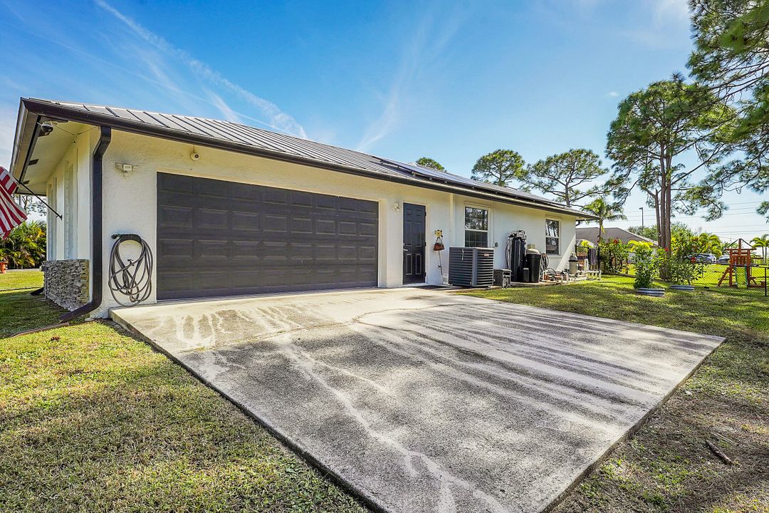 For Sale: $998,000 (3 beds, 2 baths, 1950 Square Feet)