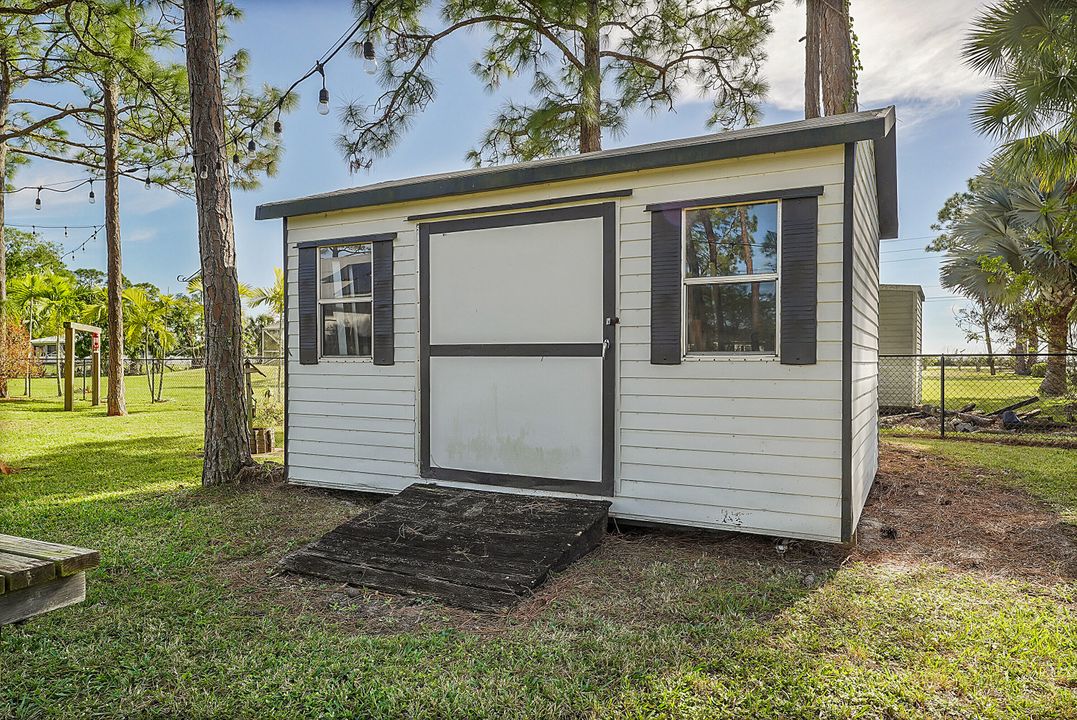 For Sale: $998,000 (3 beds, 2 baths, 1950 Square Feet)