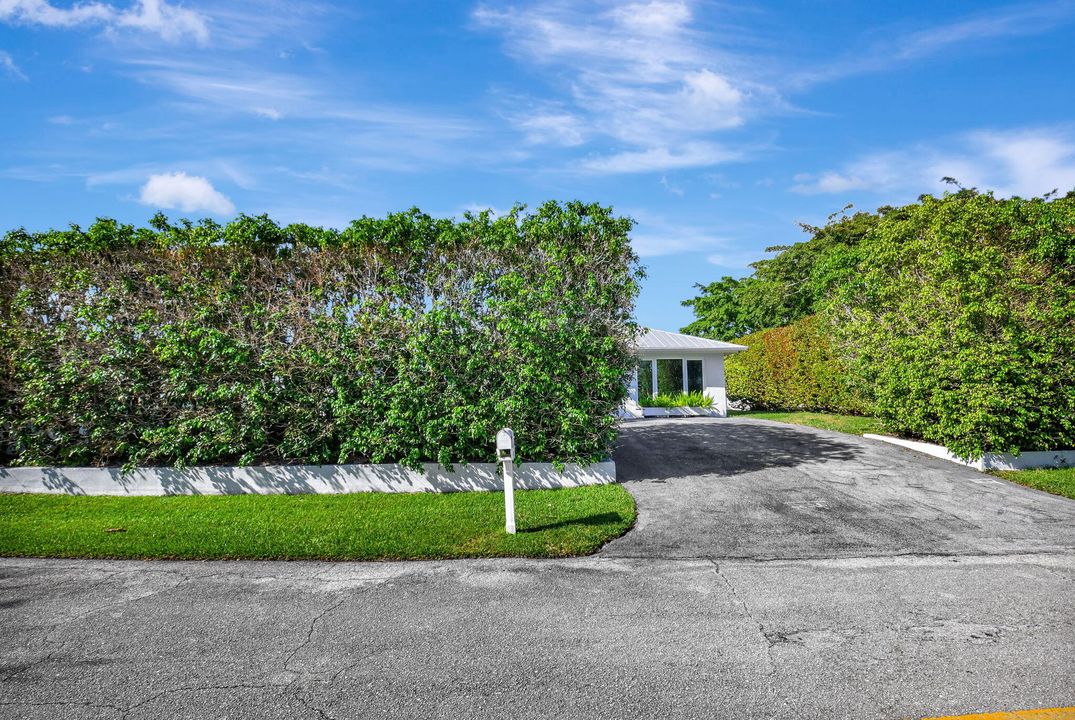 For Sale: $1,875,000 (3 beds, 3 baths, 2100 Square Feet)