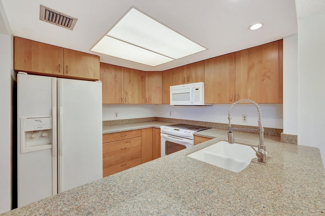 For Sale: $449,900 (2 beds, 2 baths, 1325 Square Feet)