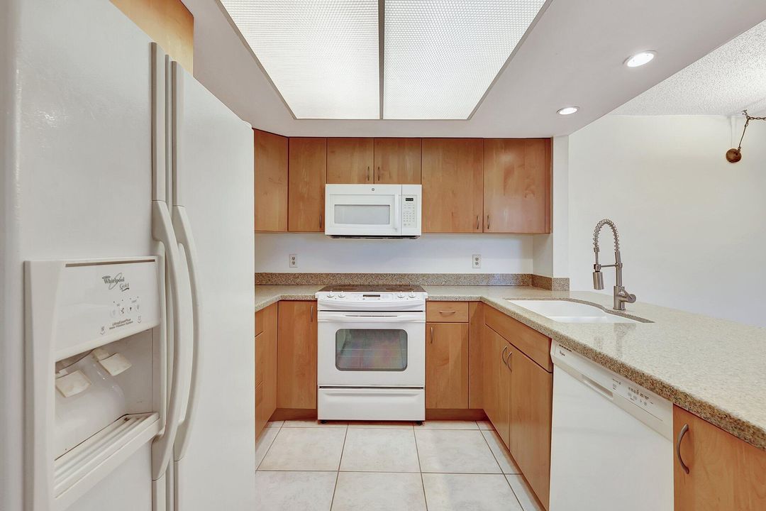 For Sale: $449,900 (2 beds, 2 baths, 1325 Square Feet)