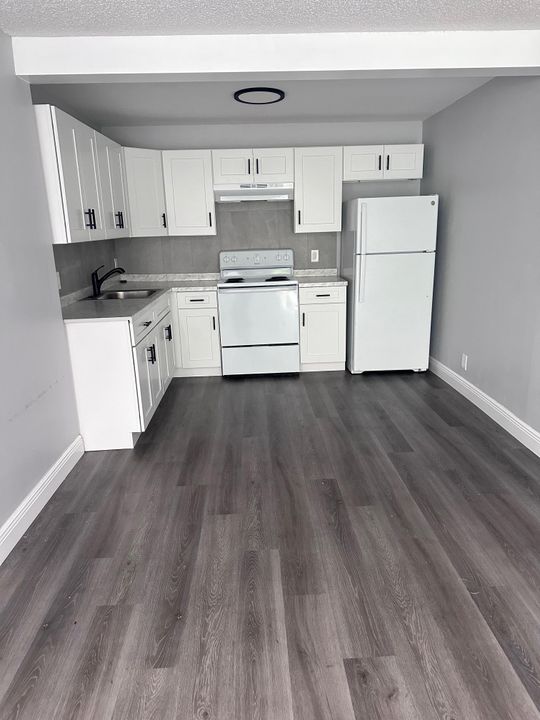 For Rent: $2,200 (2 beds, 1 baths, 3195 Square Feet)